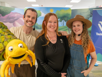 Cassie Ogle as Kira and Matt Newell as Dan and Kate Beard