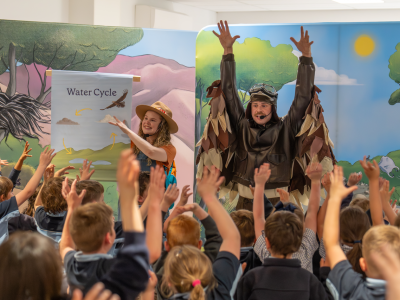 Cassie Ogle as Kira and Matt Newell as Flynn