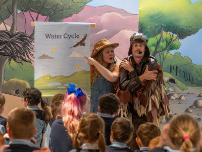 Cassie Ogle as Kira and Matt Newell as Flynn